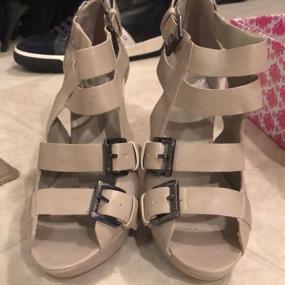 Heels - Picture 2 of 3